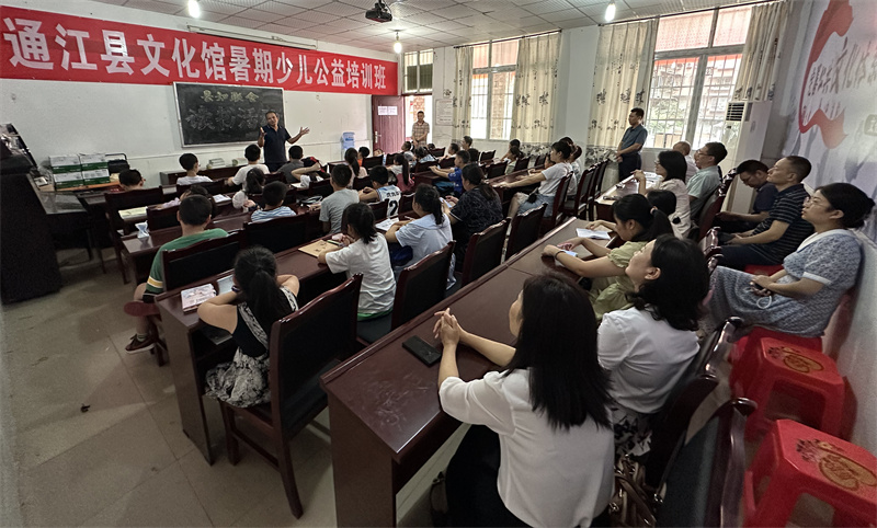 4、知联会会员李思体分享读书体会.jpg