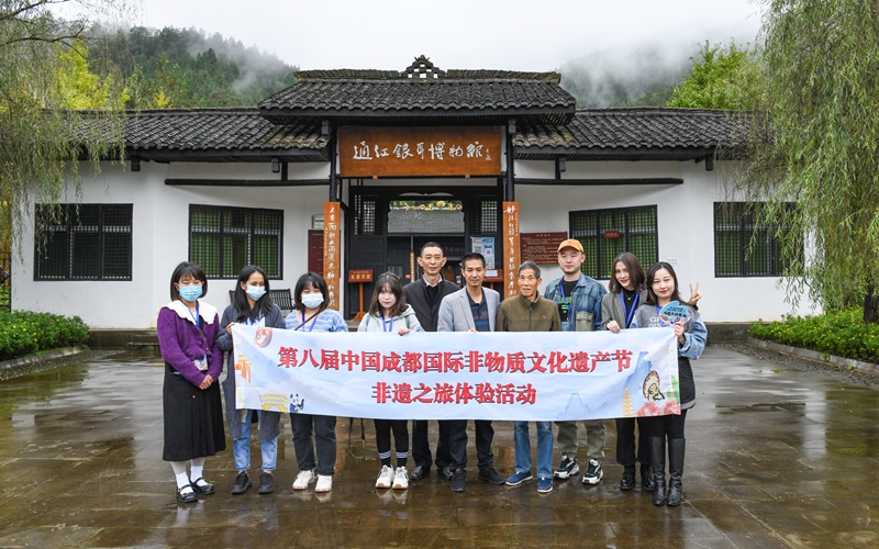 “非遗之旅”参观团合影.jpg